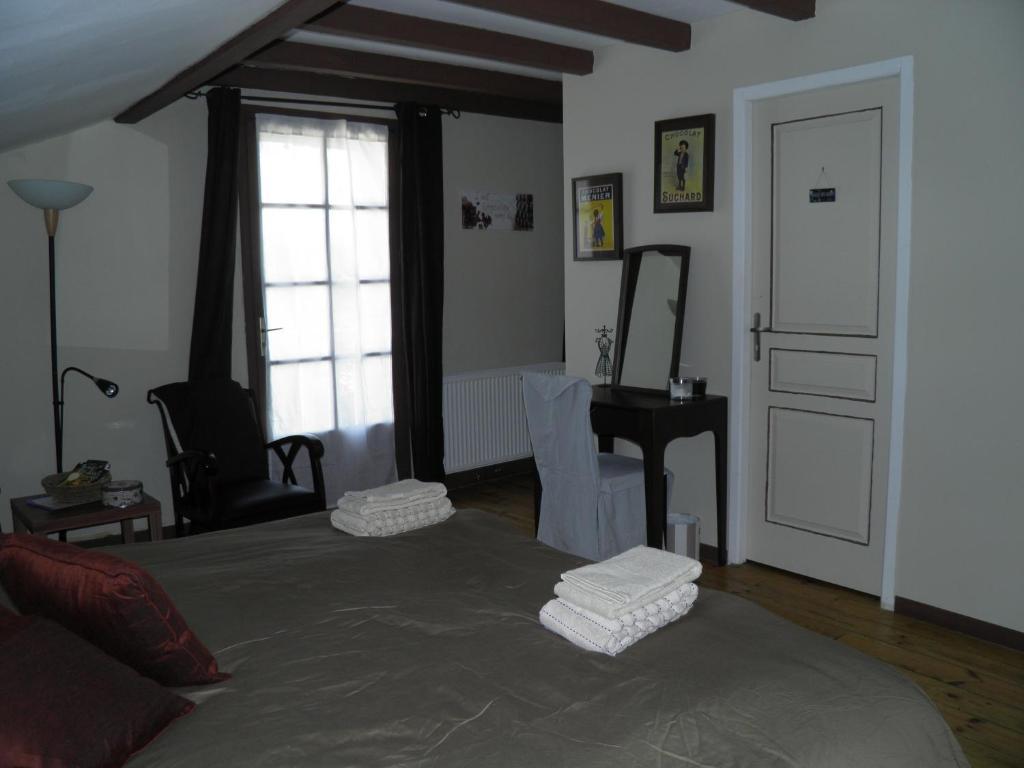 Chambres D'Hotes La Vigneronne Senouillac Room photo